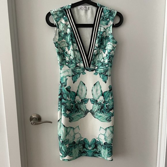 ⭐2 for C$22⭐ Blue Blush Bodycon Floral Dress, Size S - Picture 1 of 5